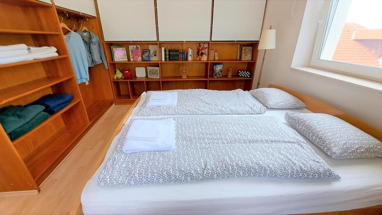 Belvarosi Haz Gyoenyoeru Panoramaval Balatonalmádi Exterior photo